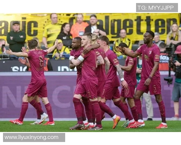 沃尔夫斯堡客场大胜奥格斯堡，稳住德甲前四席位追赶步伐